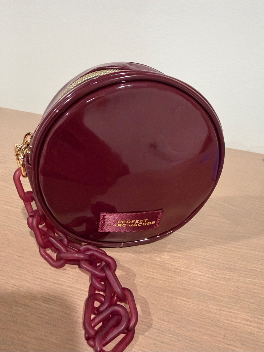 Marc Jacobs Perfect Glossy Round Burgundy/Deep Red Cosmetics Pouch w/ Wristlet